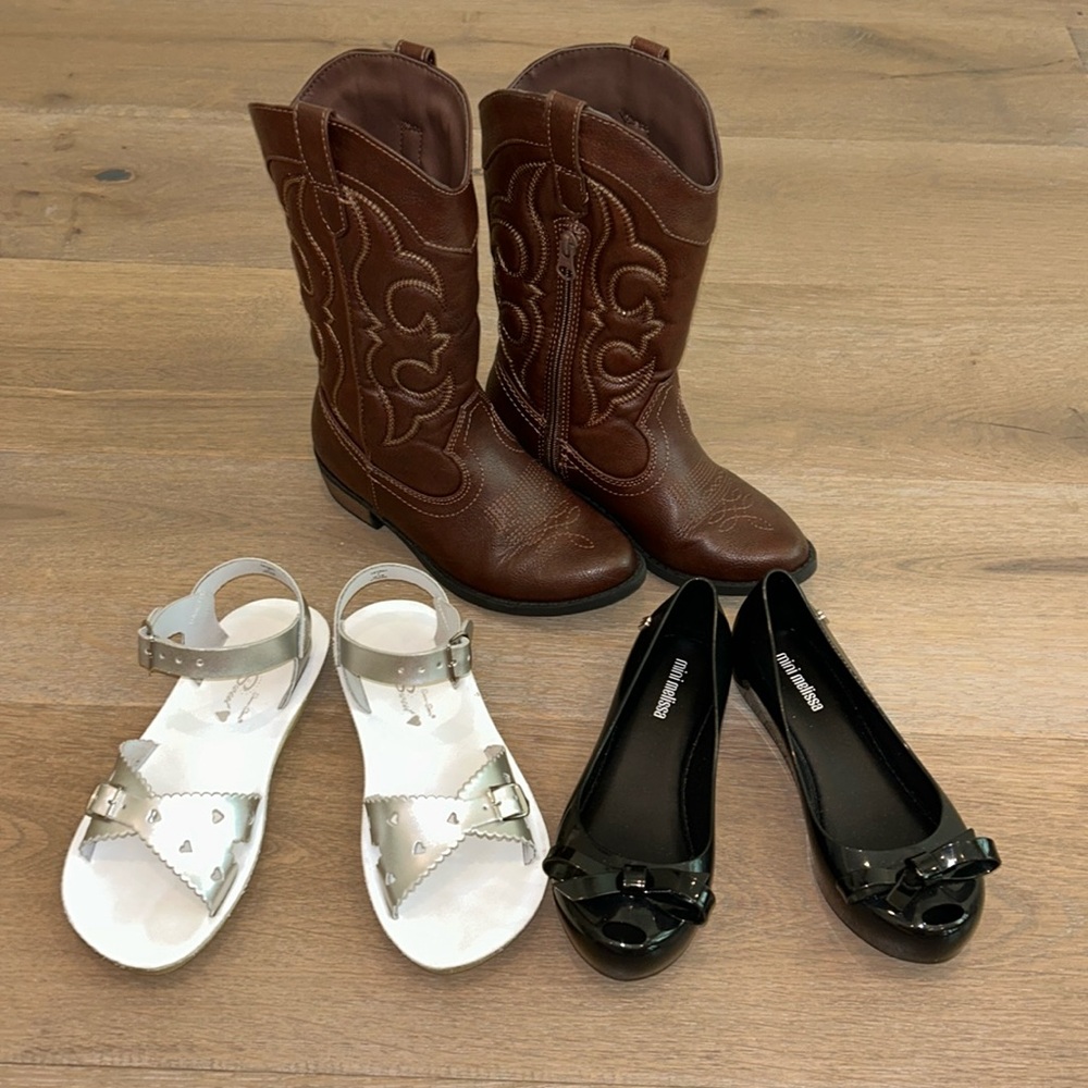 Lot of 3 size 1 shoes